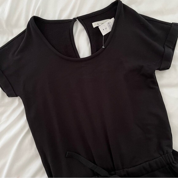 NWT Lou & Grey Signaturesoft Scoop Neck Cap Sleeve Romper in Black, Size XS - Picture 4 of 15